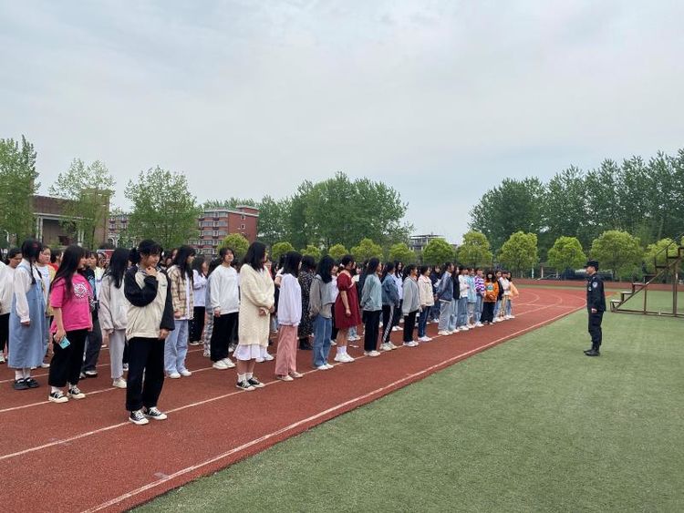 特警支隊反恐防暴大隊衛(wèi)校安全教育行