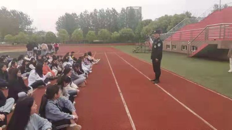 特警支隊反恐防暴大隊衛(wèi)校安全教育行